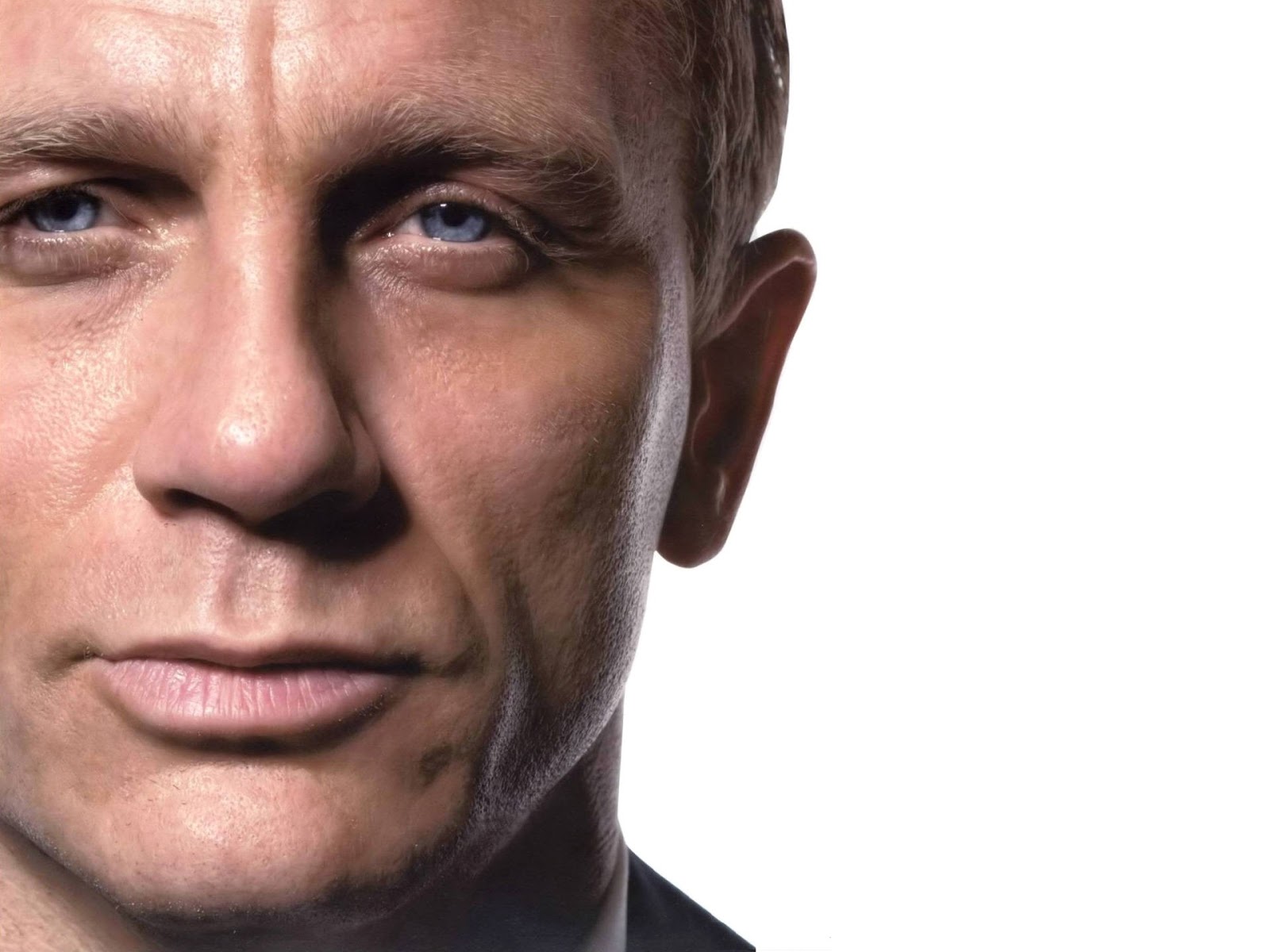 http://2.bp.blogspot.com/-fXI9o9KEGgw/UKrRjkR5tZI/AAAAAAAAFZ0/oo_P2-eZ7aY/s1600/Daniel_Craig-1.jpg