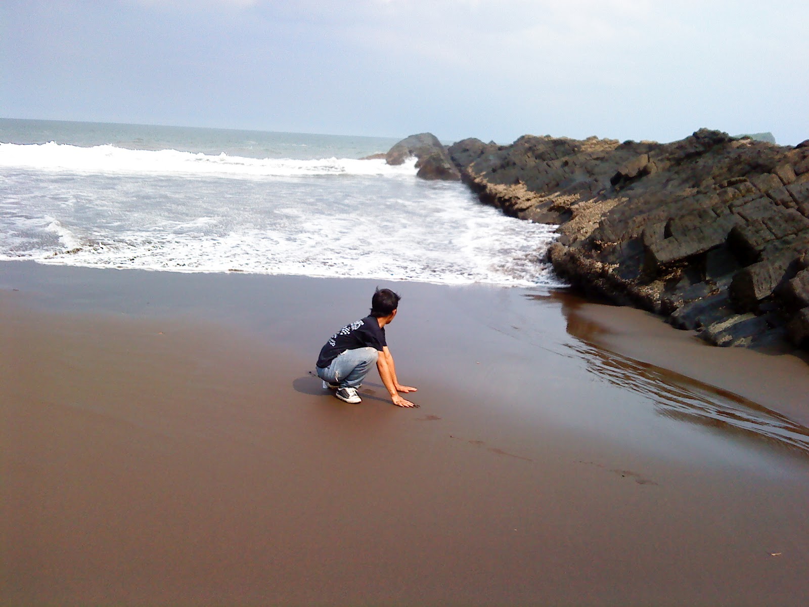 Pantai Watu Ulo, Keindahan bebatuan karang yang panjang menyerupai Ular