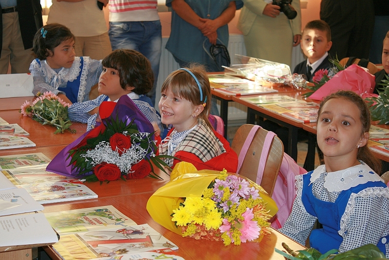 Prima Zi De Scoala Compunere Scurta Alexandra in prima zi de scoala ! Alexandra in her 1st day of school