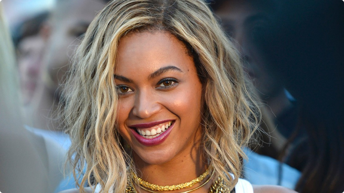 Famous Celebrity Spotlight Beyonce Goes Blonde