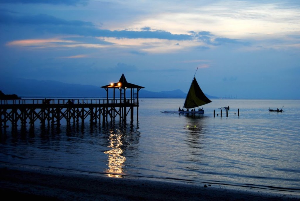 Pasir Putih Situbondo - Surga Wisata Pantai Utara Jawa Timur