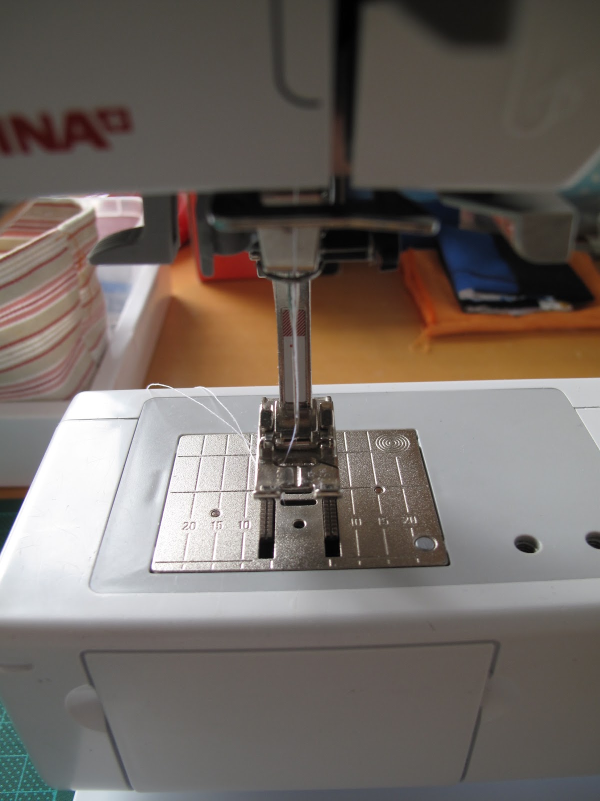 Couture à la maison Sewing at home Nettoyage de ma Bernina Activa 240