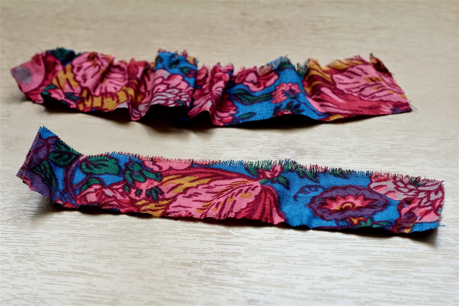 emuse Frayed fabric flower