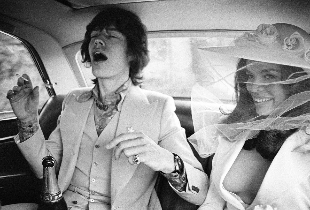 http://2.bp.blogspot.com/-fcO7oUq3Euc/TtEkmdIhUwI/AAAAAAAAA3o/oNO_VYro8ZY/s1600/Mick_and_Bianca_Jagger_s_wedding_day.jpg