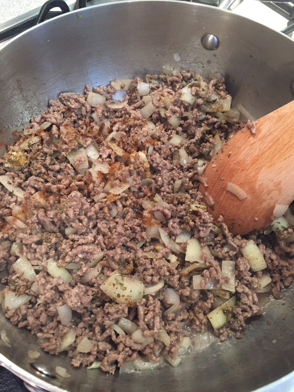 THIS LITTLE PIGGY LOVES FOOD! MEXICAN SPICED BEEF NACHOS