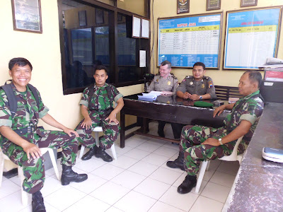 GIAT KOMSOS DENGAN APARAT KEAMANAN DANRAMIL-20/PLUPUH