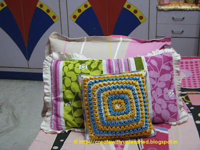 Crochet wiggles square cushion 4