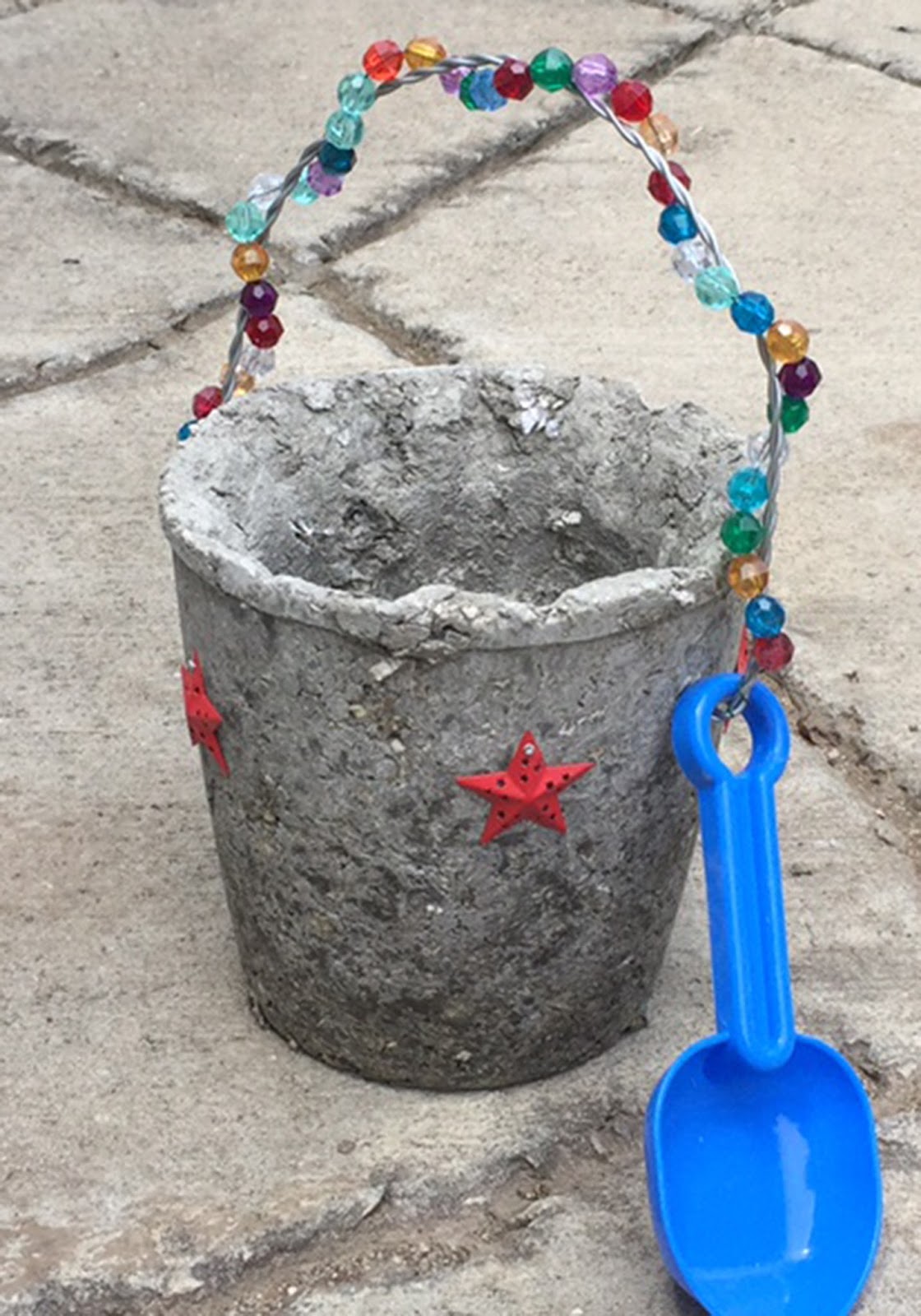 From the Summer's Garden MAKE A SAND PAIL CONTAINER