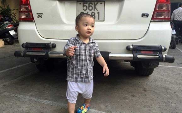 Bé 2 tuổi bị bỏ rơi Bé 2 tuổi bị bỏ rơi