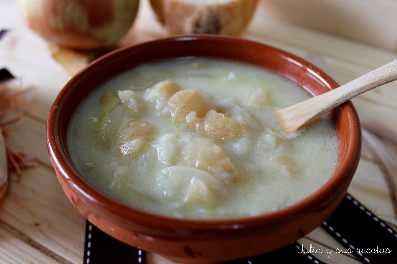 JULIA Y SUS RECETAS Sopa de leche con cebolla