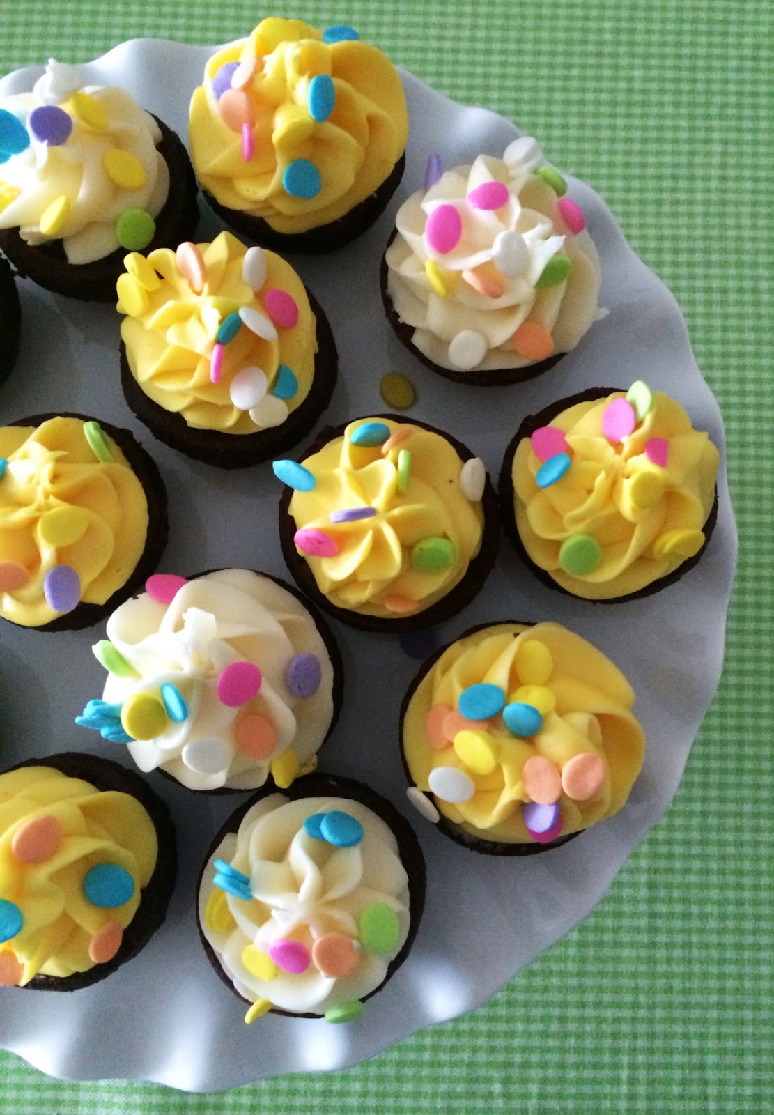 The Preppy Hostess Easter Brownie Bites