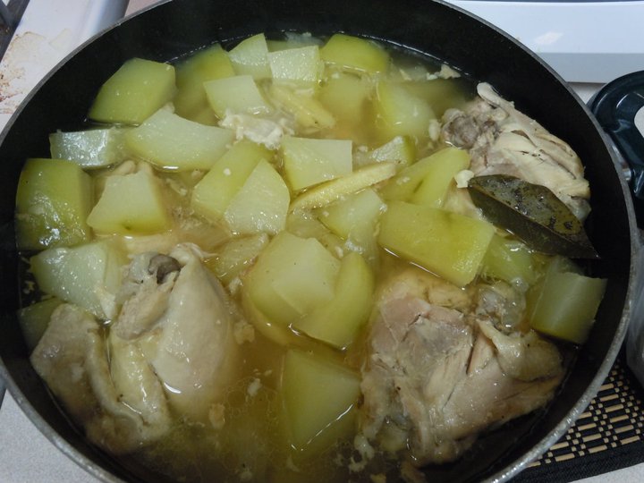 KAUKAU TIME!"Kaukau" is a Hawaiian pidgin slang word meaning "food