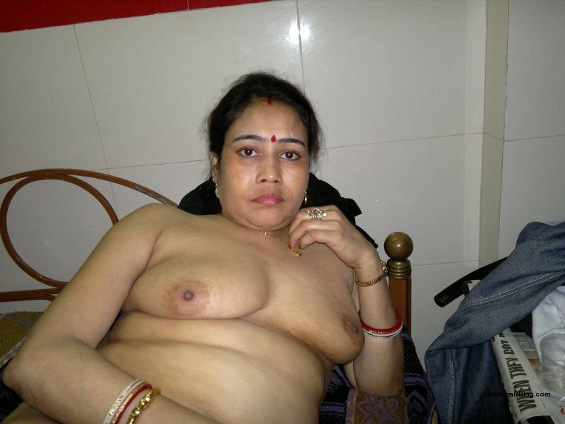 Nude hot chicks of india