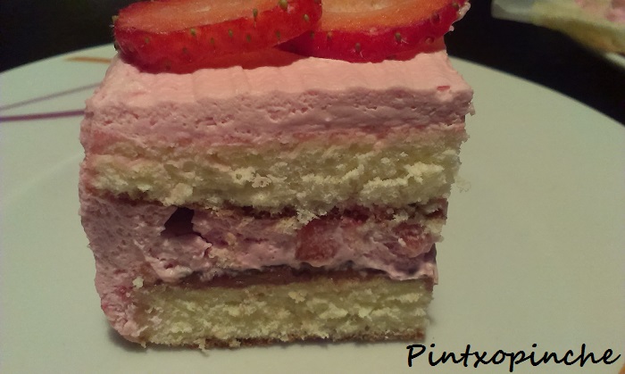 BIZCOCHO ESPONJOSO DE FRESA SIN GLUTEN