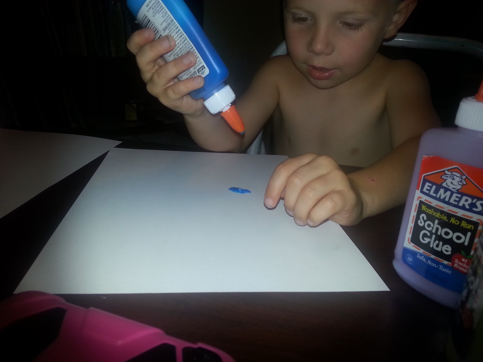 Kindergarten Lifestyle Glue+Food Coloring = Paint!