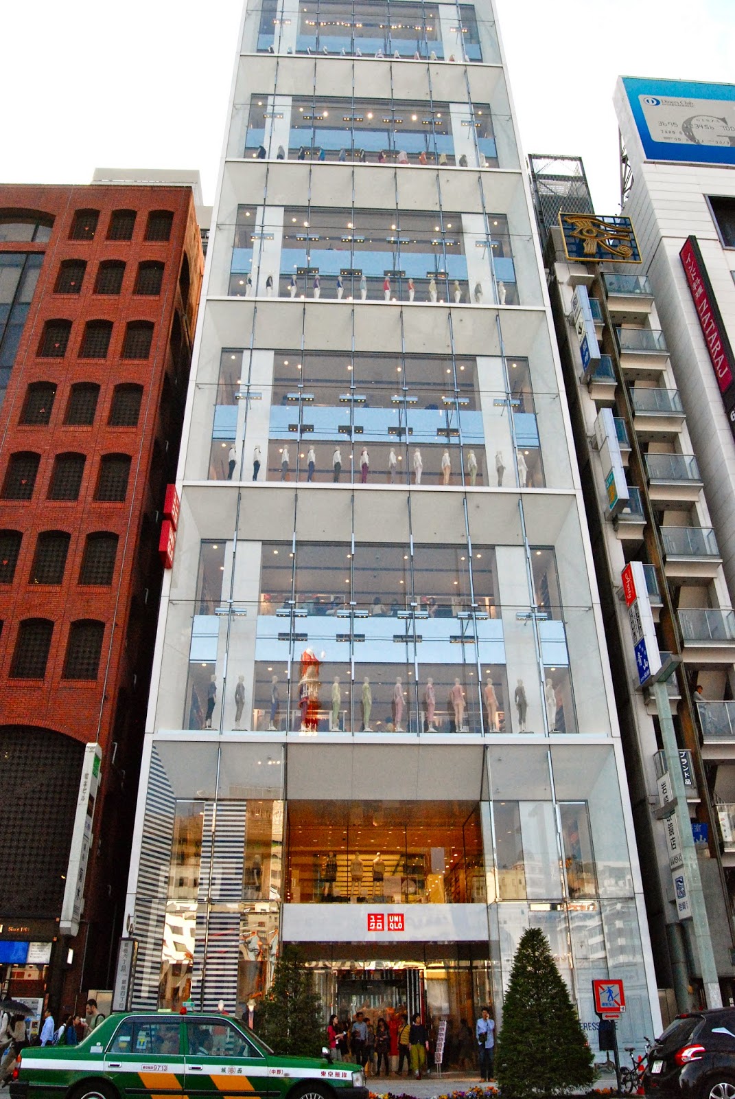 MesVitrinesNYC Uniqlo flagship Tokyo