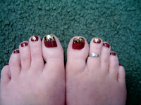 Toenails Kiss Nail Dress on toes