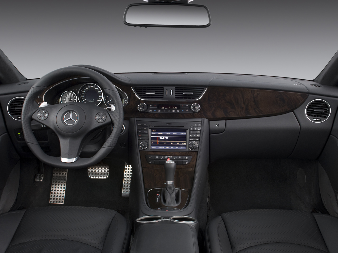 http://2.bp.blogspot.com/-fpZ9F5iANEo/Td4oLQW8soI/AAAAAAAAAxE/aCjjf7O39HE/s1600/mercedes_benz_cls_class_cls63_amg_4_door_coupe_2009_dashboard_dashboard.jpg