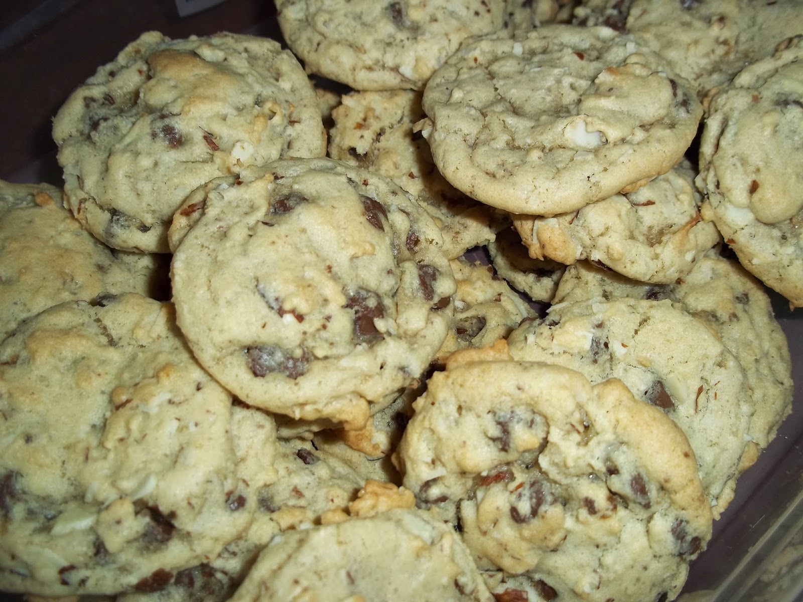 The Daily Smash Almond Joy Cookies