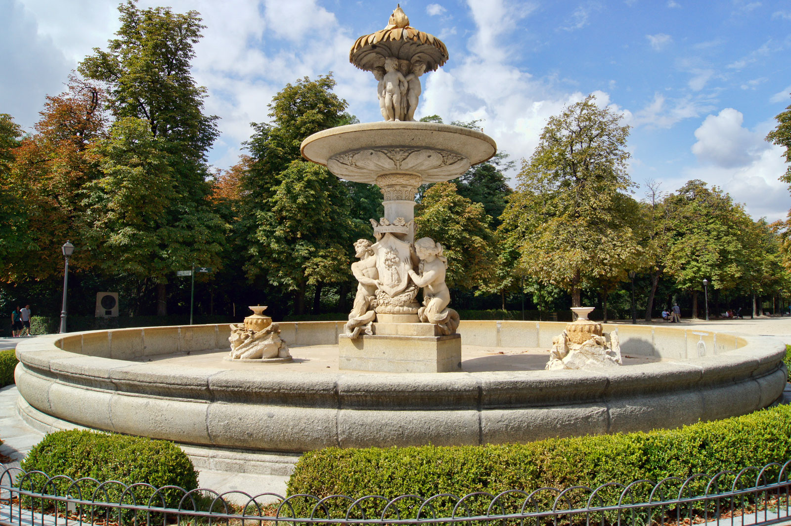 fonte de alcachofa parque do retiro madrid fotograf 237 a de fuente de la alcachofa madrid retratos de viagens parque do retiro fonte de alcachofa parque do retiro madrid fotograf 237 a de fuente de la alcachofa madrid retratos de viagens parque do retiro