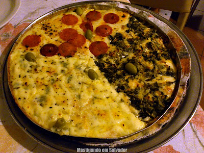 Cantina Cosa Nostra: Pizza nos sabores Escarola, Peperone e 4 Queijos Cantina Cosa Nostra: Pizza nos sabores Escarola, Peperone e 4 Queijos