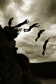 http://2.bp.blogspot.com/-fsytaNCK52M/Tl3v5xxvwWI/AAAAAAAAAeI/22qyjCRj4fQ/s1600/cliff-jumping.jpg