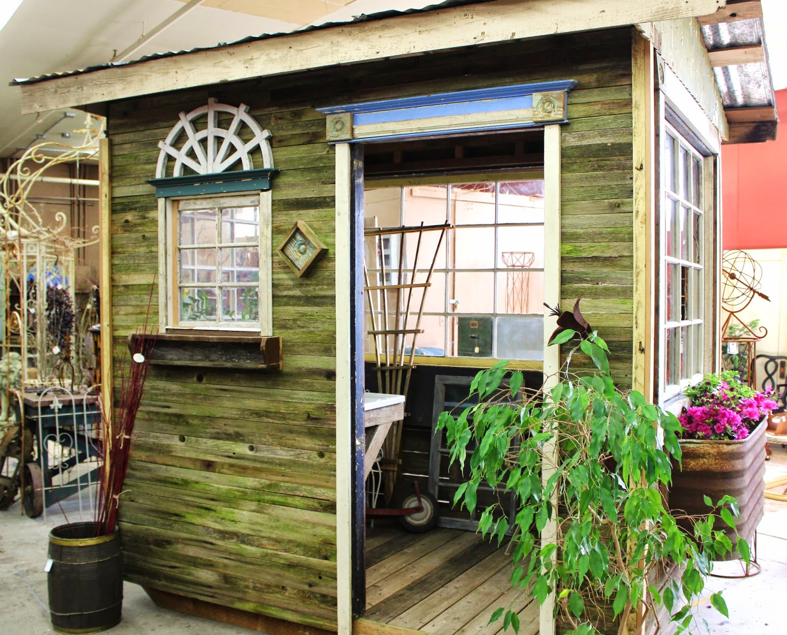 Monticello Antique Marketplace Garden Shed Love...