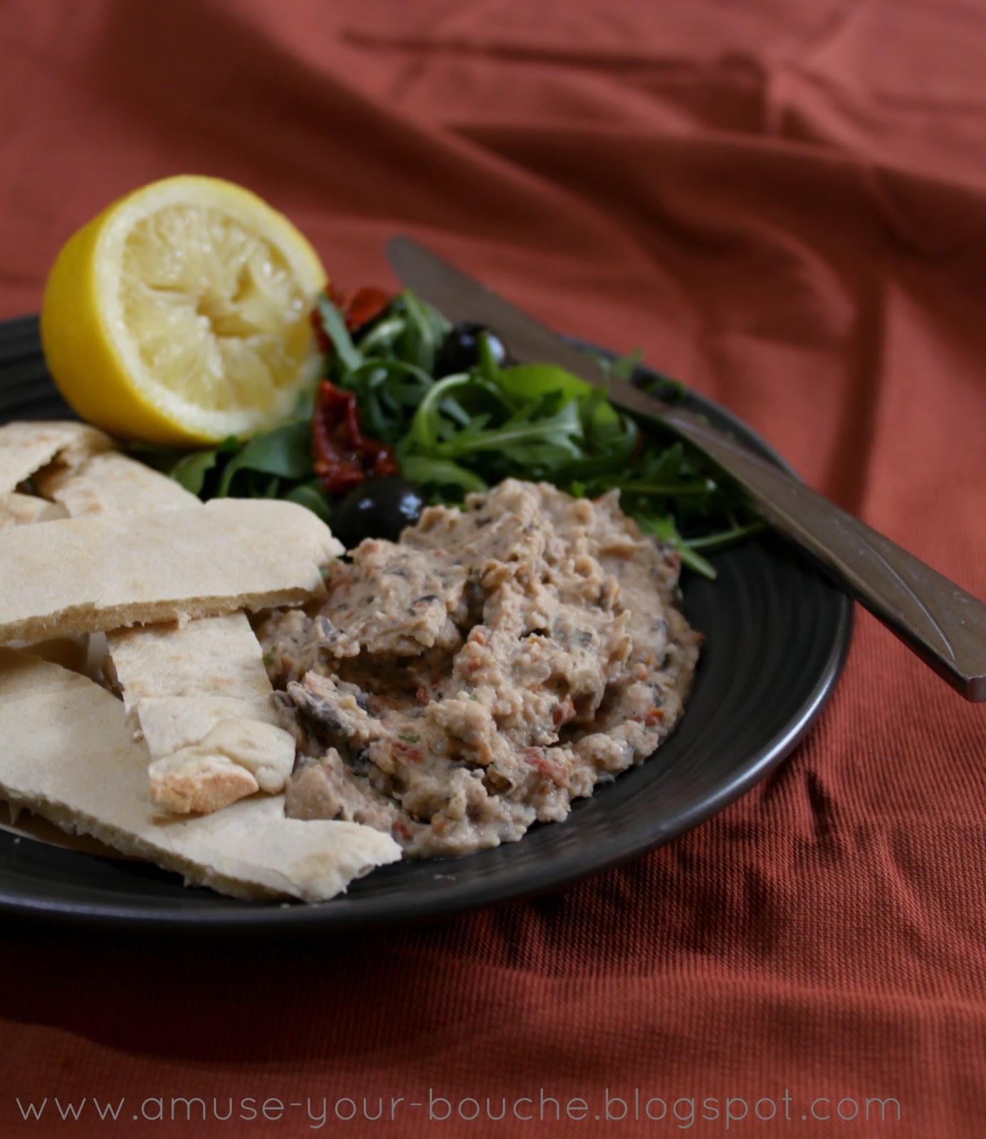 Mediterraneanstyle white bean pâté with sundried tomatoes and olives