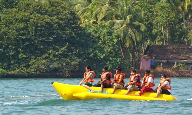 banana boat ride at baga beach amazing goa banana boat ride in goa banana boat ride at baga beach amazing goa banana boat ride in goa