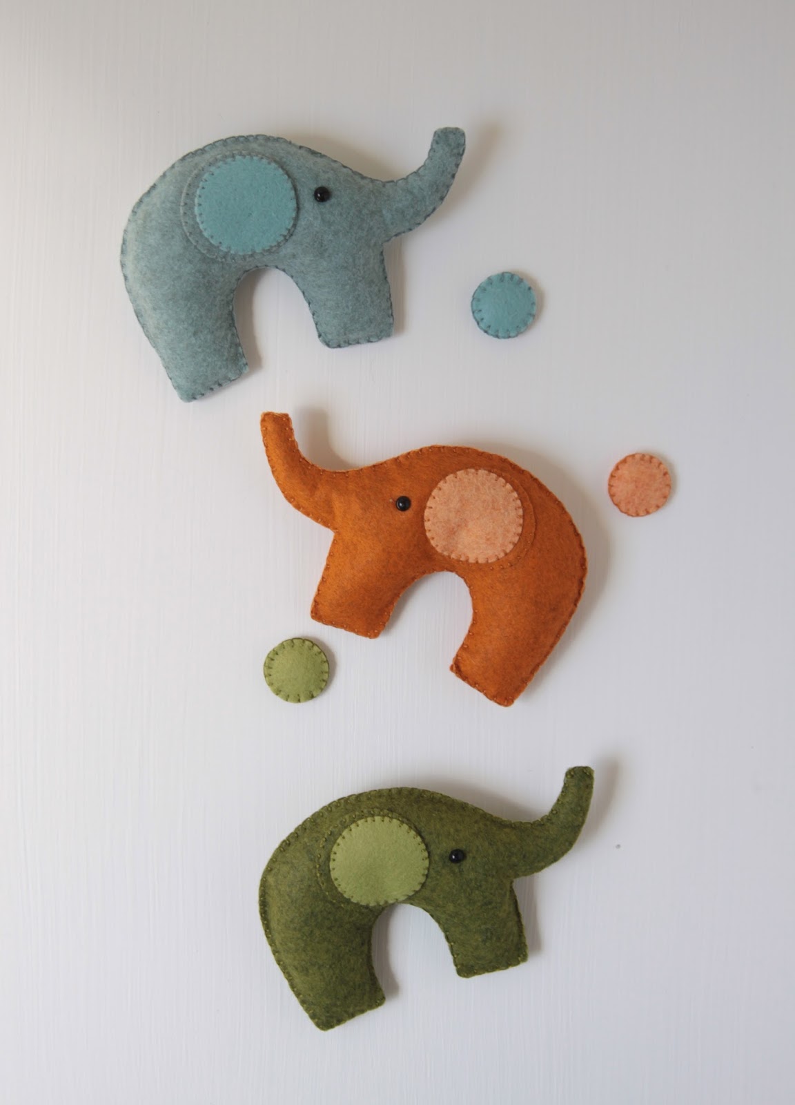 Benzie A fanfare of felt. Felt Elephant Mobile // Pattern and Instructions