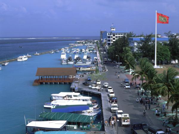 http://2.bp.blogspot.com/-g-dZBDqa2wo/T9MmoS5olBI/AAAAAAAAA4M/Fu4bhKUAhsQ/s1600/Male_Maldives_25.jpg