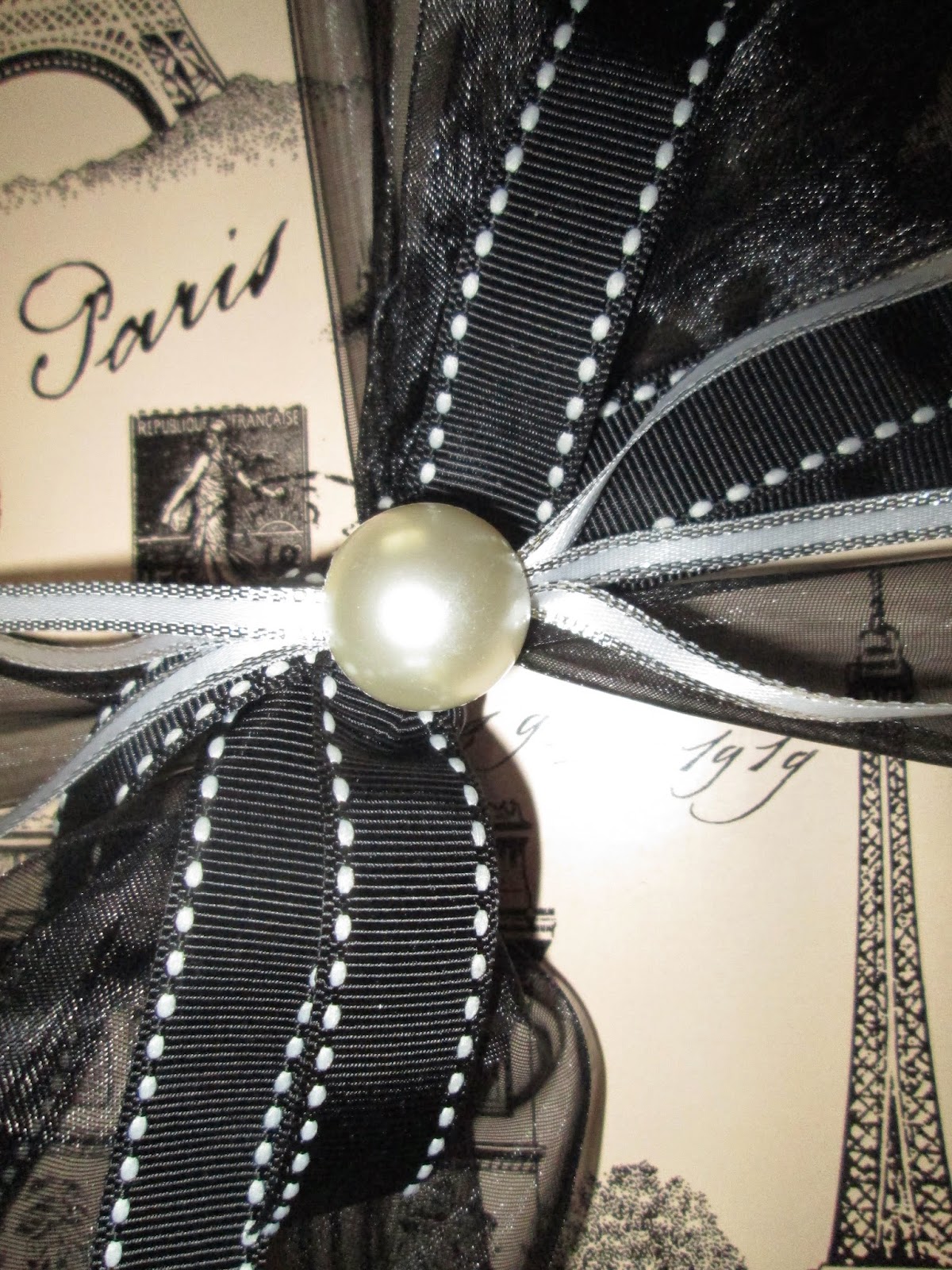 roommom27 French Themed Wrapping Paper