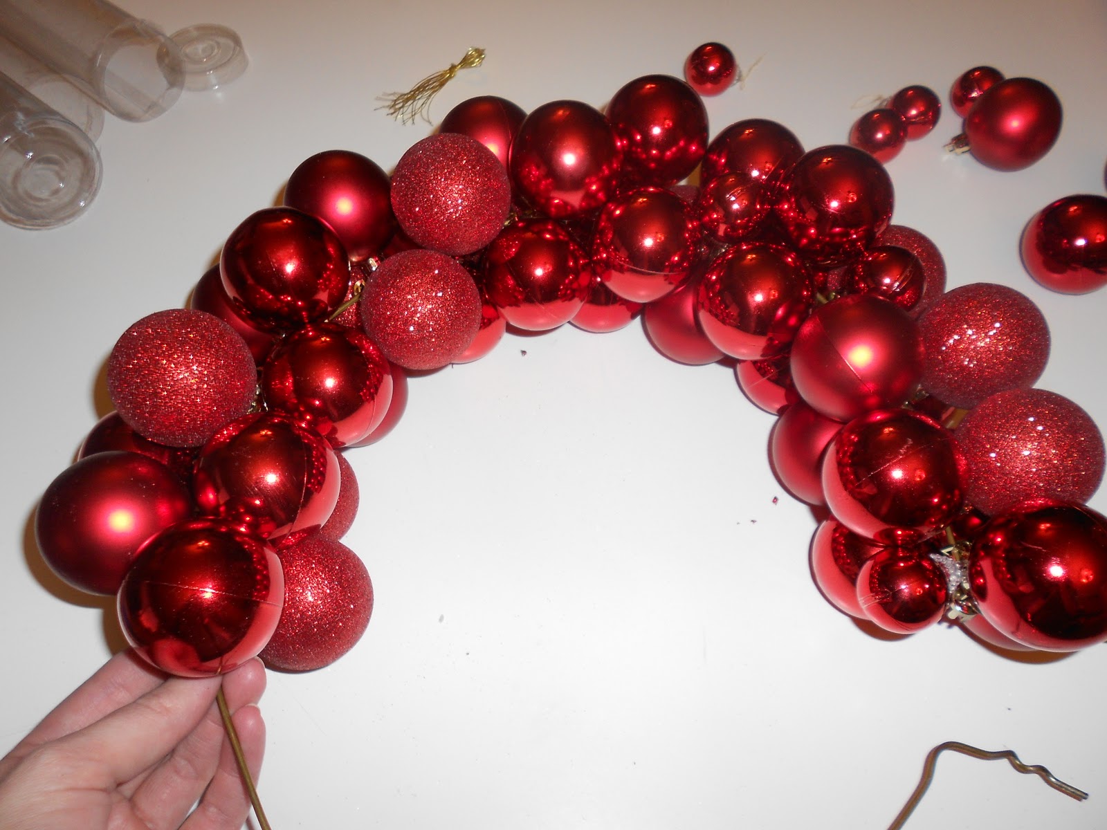 6 Dollar Wire Hanger Christmas Ornament Wreath and Bow Tutorial / Six Sisters' Stuff Six