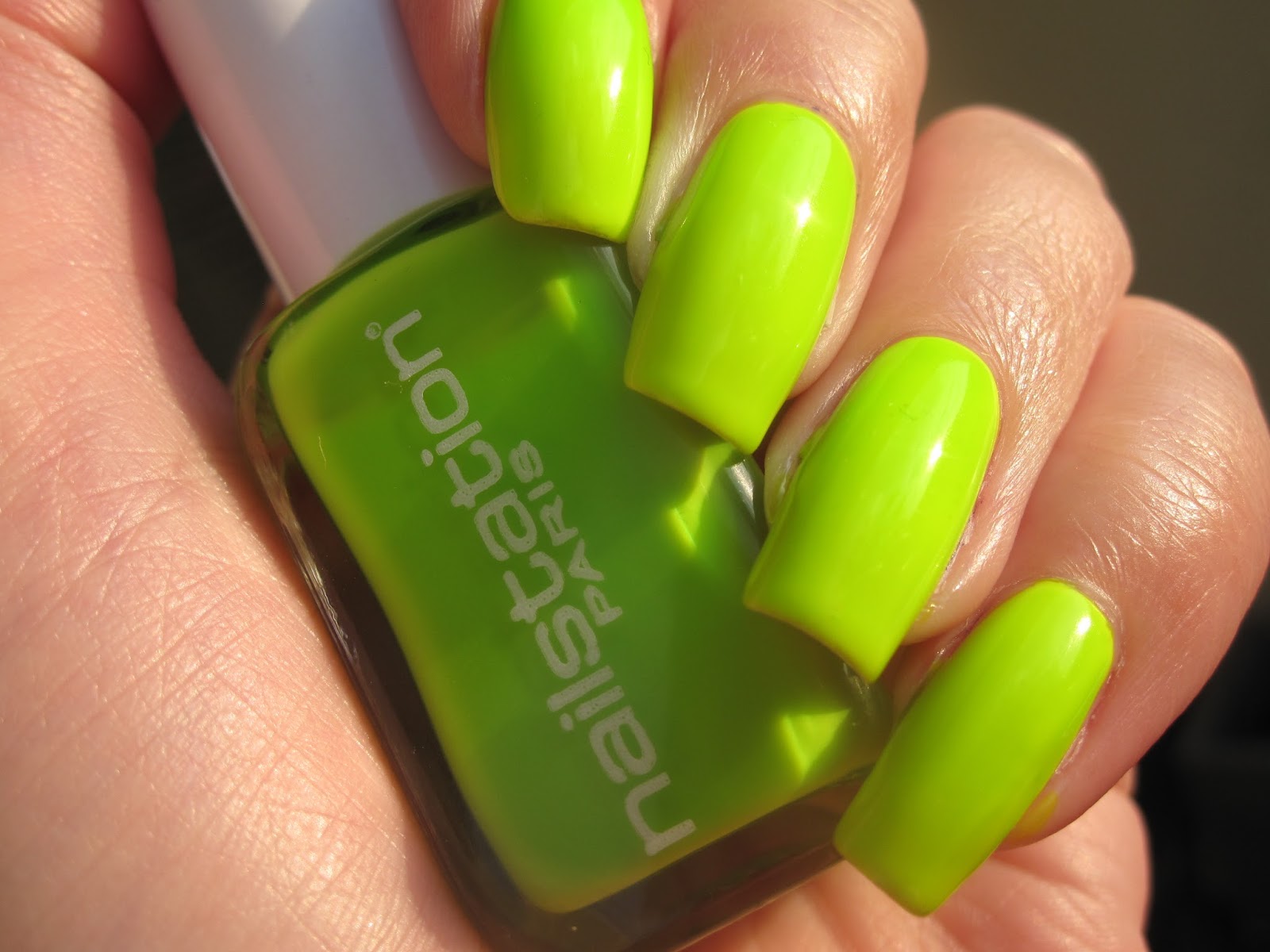 Lindas Nailorama Nailstation Vert acide (on white)