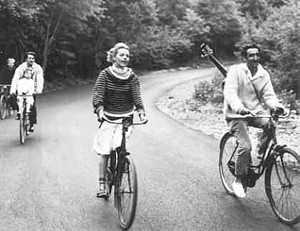 Jules et Jim à bicyclette http://blowawaydandelion.blogspot.fr/