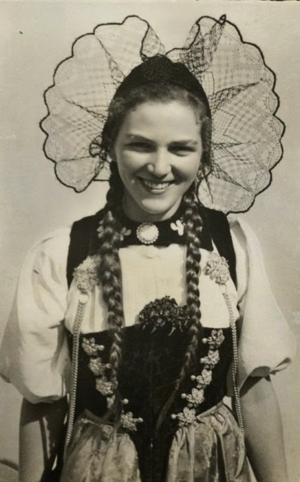 Rare Dirndln Best Dirndl Hairstyles Then And Now