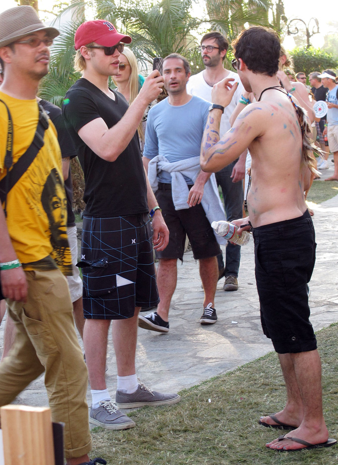 Les Bermudas De Coachella Fringues De Series