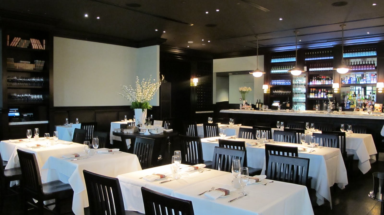 Empty Osteria Mozza which no doubt will be filled in the evening.