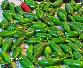 közlenmiş, acı yeşil biber sosu közlenmiş, acı biber sosu