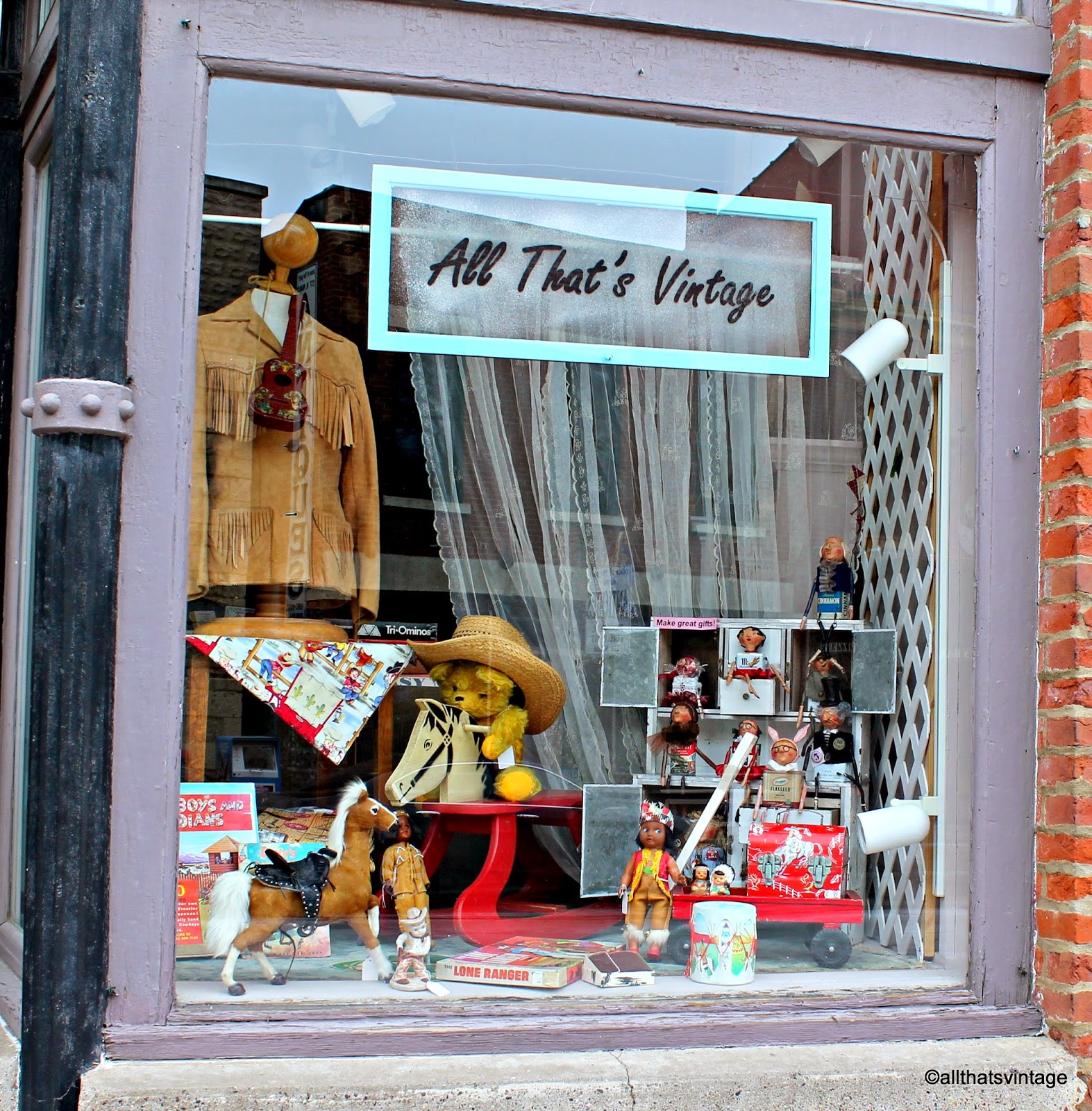 All That's Vintage All That's Vintage Window Displays (Electronics and