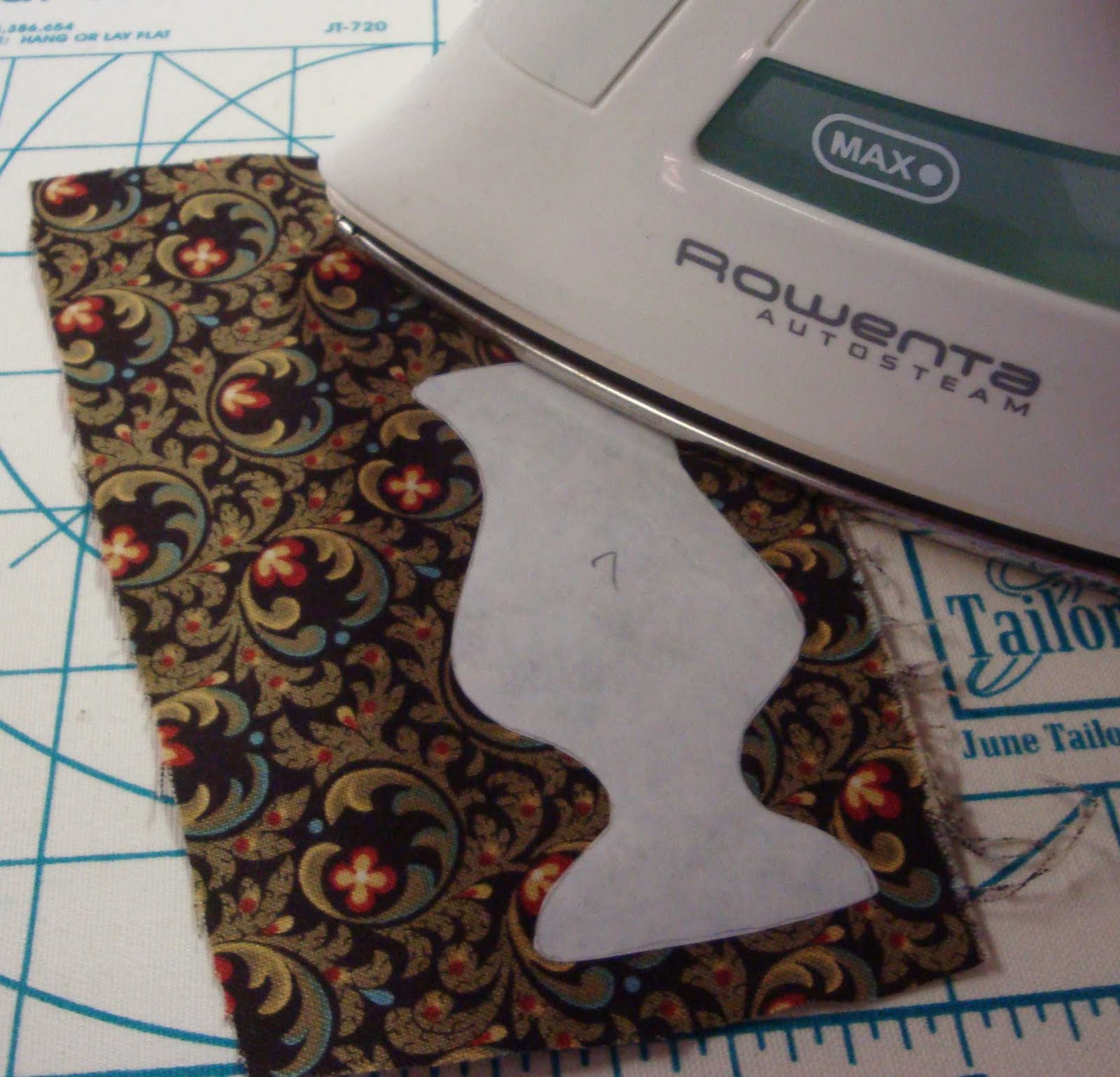 FABRIC THERAPY Glue stick applique, the tutorial PART ONE...
