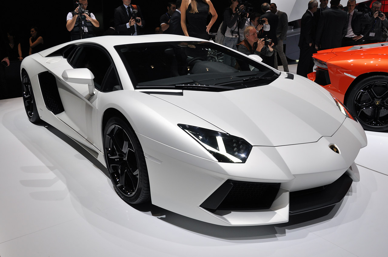 Faltooclub.com: Lamborghini Aventador LP 700-4 - A bull ...