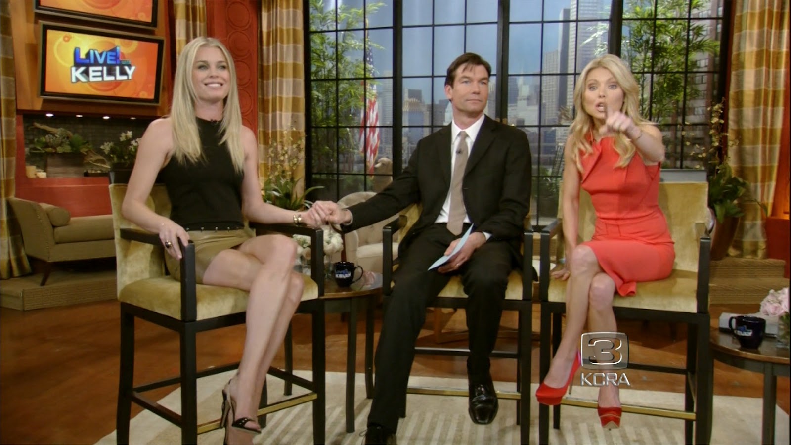 http://2.bp.blogspot.com/-gBLZEYk5XuM/T10g1WY_HUI/AAAAAAAAAl4/zmzYxXbAuMs/s1600/Rebecca+Romijn+-+Live%21+With+Kelly.ts.Standbild011.jpg