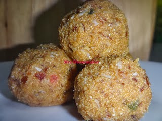 http://welcometotheworldofh4.blogspot.in/2013/03/moong-dal-dates-ladoo-without-sugar.html