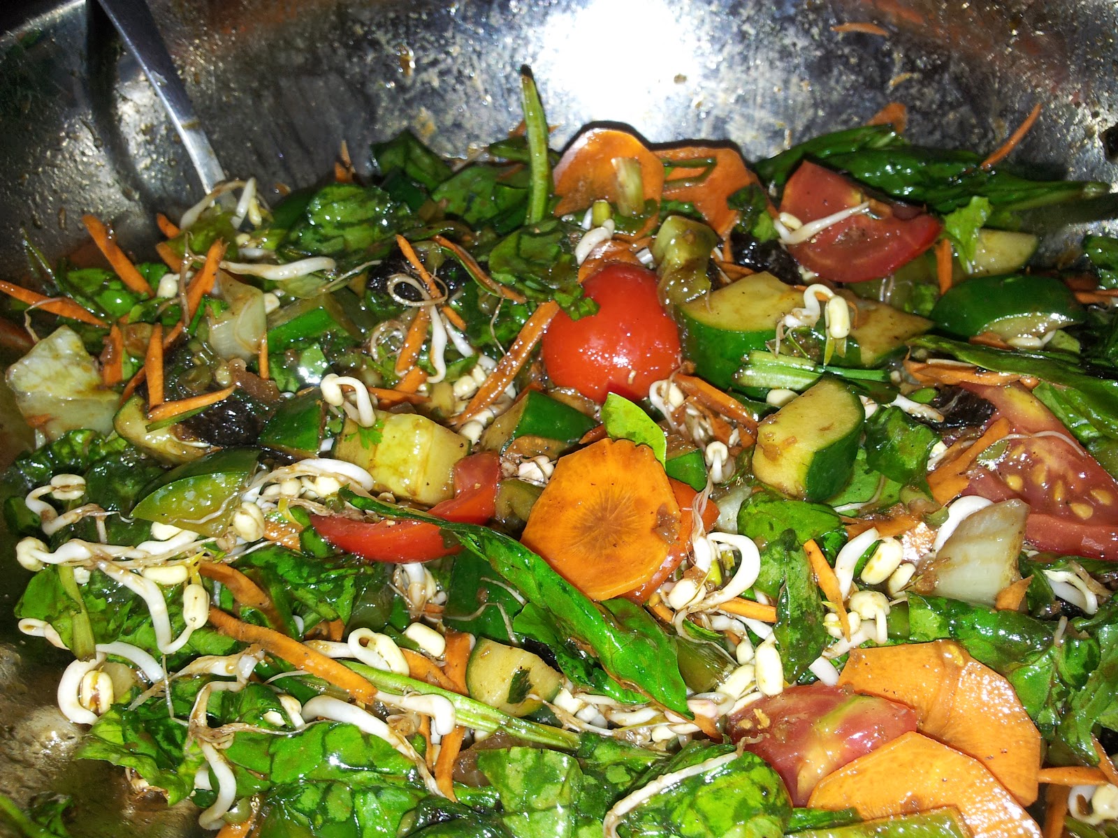 KAUKAU TIME!"Kaukau" is a Hawaiian pidgin slang word meaning "food