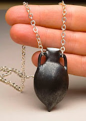 Fabrega - Black Vase Necklace