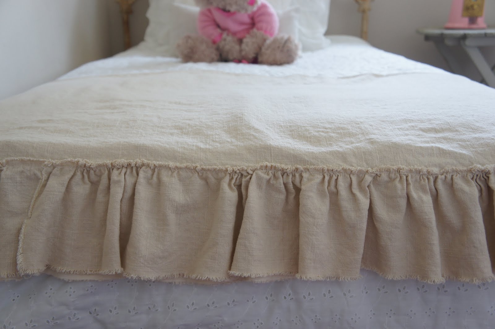 Sweet Young Journey Ruffle Linen Bed Scarf