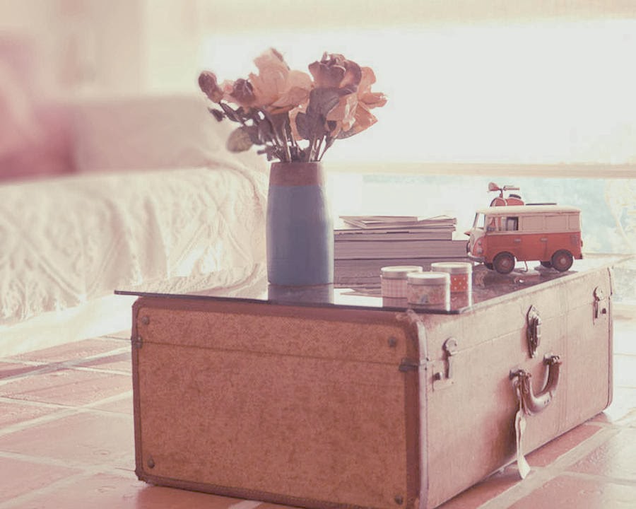 vintage-suitcase-carmen-moreno-photography.jpg