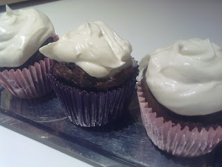 Madalenas De Chocolate Con Frosting De Queso
