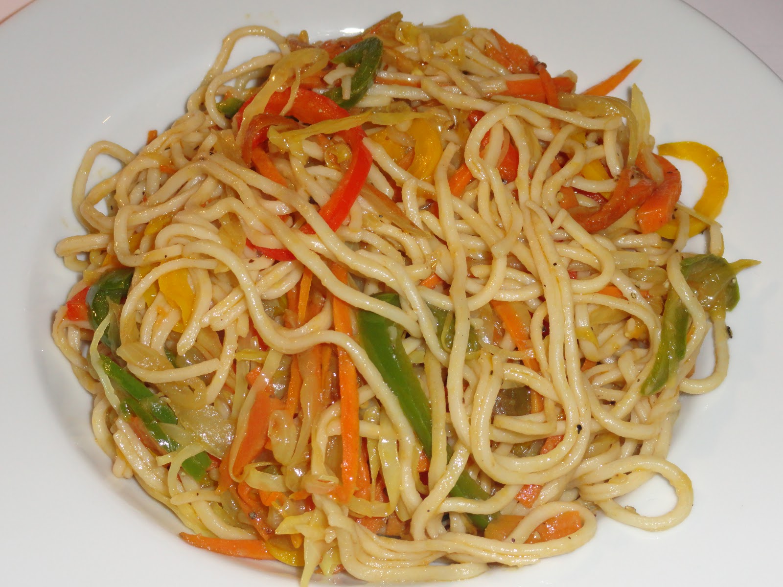 Eat n Eat little More Vegetable Hakka Noodles/Vegetable Chowmein